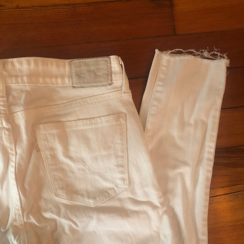White Levi's 711 Skinny Jeans